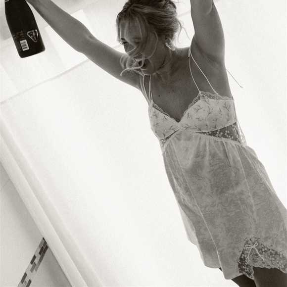 FOR LOVE AND LEMONS: Slip for wedding day getting ready - Picture 4 of 5